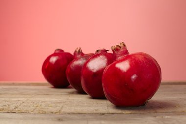 Kırmızı nar meyve