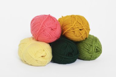 renkli yün topları