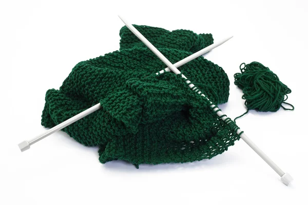 Ткань из зеленой шерсти при вязании — стоковое фото