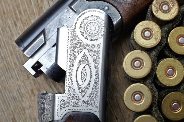Vintage hunting gun with shells — Stock Photo, Image