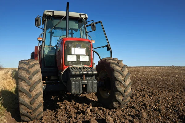 Tractor agrícola siembra semillas —  Fotos de Stock