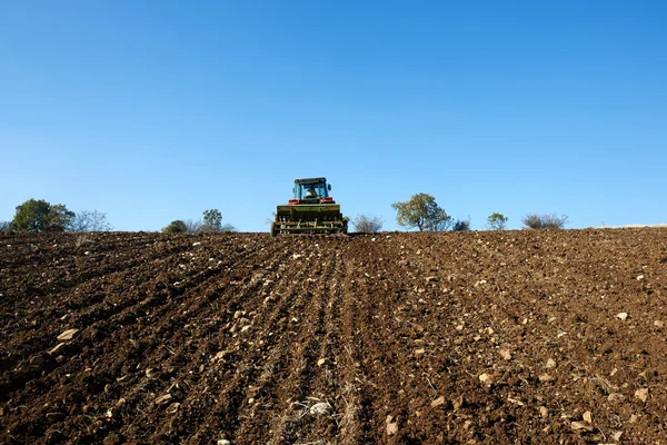 Trattore agricolo semina semi — Foto Stock