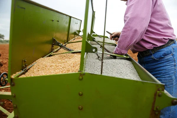 Loading seeding machine with wheat seeds and fertilizer — Stock Photo, Image