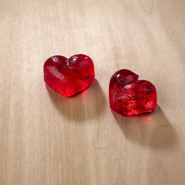 Valentinstag, rote Bonbons in Herzform — Stockfoto