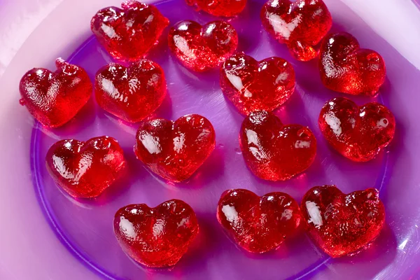 Día de San Valentín, dulces caramelos rojos en forma de corazón — Foto de Stock