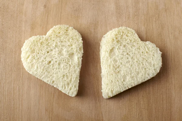 Iki kalp şekli ekmek — Stok fotoğraf