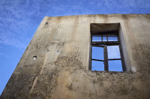 Altes Haus steht zum Abriss bereit — Stockfoto