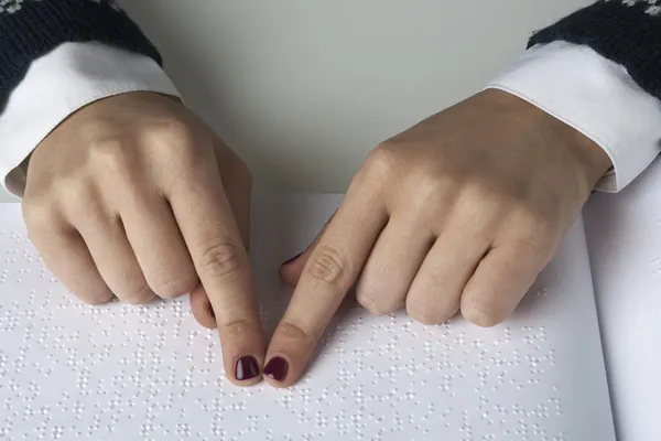 Blind reading text in braille language — Stock Photo, Image