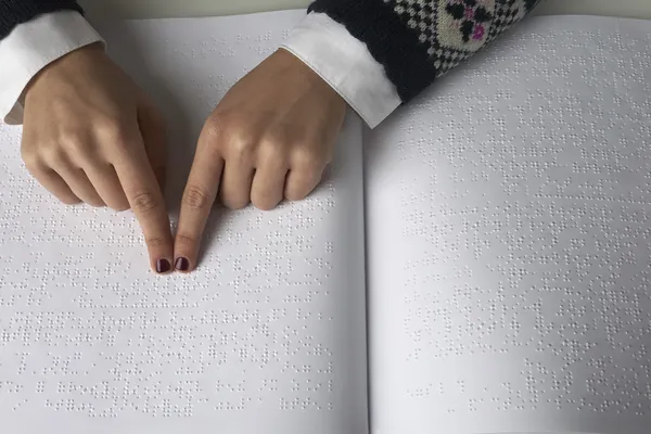 Texto de leitura cega em braille — Fotografia de Stock