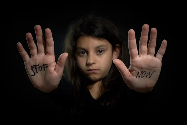 Насилие над детьми — стоковое фото
