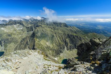 krywan dağın tepesinden göster.