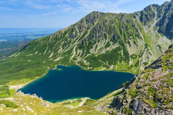 Czarny staw gasienicowy från koscielec berg. — Stockfoto