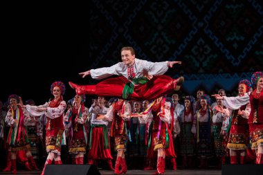 Virsky, Ulusal Akademik Opera ve Bale Tiyatrosu, Kiev, Ukrayna 'nın önde gelen kültür kadroları Ulusal Akademisi' nin ikinci yaratıcı raporlama konserinde bir araya geldi.