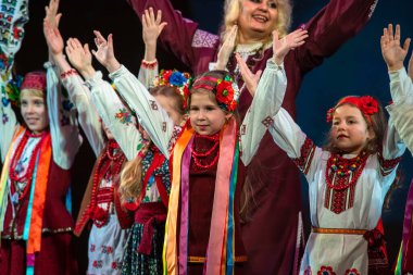Virsky dansçıları, Ulusal Akademik Opera Kiev, Ukrayna 2018 'de Ulusal Kültür ve Sanat Akademisi' nin önde gelen kadrolarının konserlerini düzenliyor.