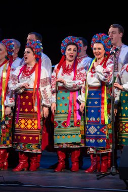 Virsky dansçıları, Ulusal Akademik Opera Kiev, Ukrayna 2018 'de Ulusal Kültür ve Sanat Akademisi' nin önde gelen kadrolarının konserlerini düzenliyor.