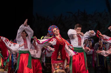 Virsky dansçıları, Ulusal Akademik Opera Kiev, Ukrayna 2018 'de Ulusal Kültür ve Sanat Akademisi' nin önde gelen kadrolarının konserlerini düzenliyor.