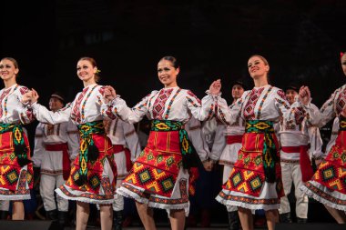 Virsky dansçıları, Ulusal Akademik Opera Kiev, Ukrayna 2018 'de Ulusal Kültür ve Sanat Akademisi' nin önde gelen kadrolarının konserlerini düzenliyor.