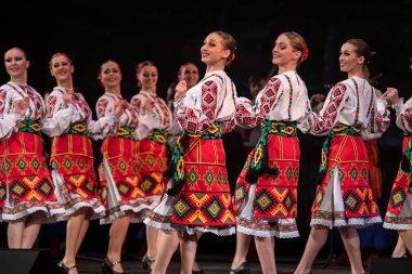 Virsky dansçıları, Ulusal Akademik Opera Kiev, Ukrayna 2018 'de Ulusal Kültür ve Sanat Akademisi' nin önde gelen kadrolarının konserlerini düzenliyor.