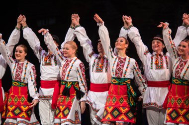 Virsky dansçıları, Ulusal Akademik Opera Kiev, Ukrayna 2018 'de Ulusal Kültür ve Sanat Akademisi' nin önde gelen kadrolarının konserlerini düzenliyor.