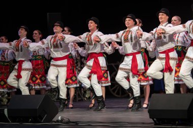Virsky dansçıları, Ulusal Akademik Opera Kiev, Ukrayna 2018 'de Ulusal Kültür ve Sanat Akademisi' nin önde gelen kadrolarının konserlerini düzenliyor.
