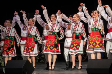 Virsky dansçıları, Ulusal Akademik Opera Kiev, Ukrayna 2018 'de Ulusal Kültür ve Sanat Akademisi' nin önde gelen kadrolarının konserlerini düzenliyor.