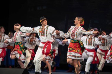 Virsky dansçıları, Ulusal Akademik Opera Kiev, Ukrayna 2018 'de Ulusal Kültür ve Sanat Akademisi' nin önde gelen kadrolarının konserlerini düzenliyor.