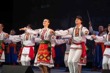 Virsky, Ulusal Akademik Opera ve Bale Tiyatrosu, Kiev, Ukrayna 'nın önde gelen kültür ve sanat kadrolarının Ulusal Akademi' nin ikinci raporlama konserinde bir araya geldi.