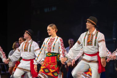 Virsky, Ulusal Akademik Opera ve Bale Tiyatrosu, Kiev, Ukrayna 'nın önde gelen kültür ve sanat kadrolarının Ulusal Akademi' nin ikinci raporlama konserinde bir araya geldi.