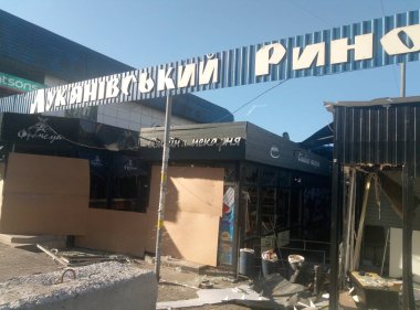 Rus ordusunun Artem fabrikası ve Ukrayna 'nın Kyiv kentindeki Lukyanovka metro istasyonu yakınlarındaki Lukyanovka pazarına roket atarları sonucu, Mart 2022