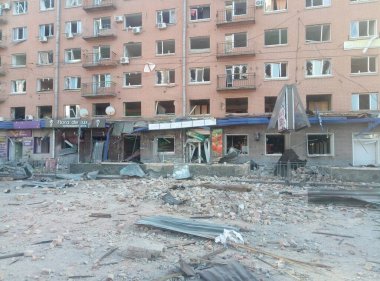 Rus ordusunun Artem fabrikası ve Ukrayna 'nın Kyiv kentindeki Lukyanovka metro istasyonu yakınlarındaki Lukyanovka pazarına roket atarları sonucu, Mart 2022