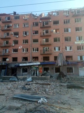 Rus ordusunun Artem fabrikası ve Ukrayna 'nın Kyiv kentindeki Lukyanovka metro istasyonu yakınlarındaki Lukyanovka pazarına roket atarları sonucu, Mart 2022