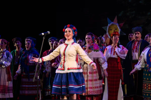 Virsky Ensemble Beim Zweiten Berichtskonzert Der Nationalen Akademie Führender Kultur — Stockfoto