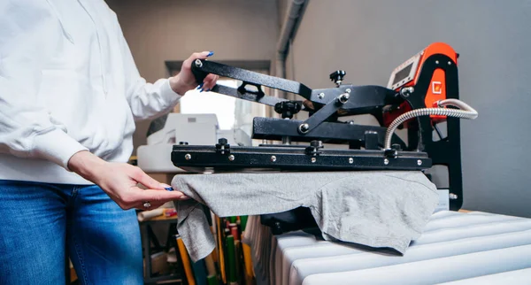 Kumaş üzerine resim yazdırmak için masaüstü termometresi.