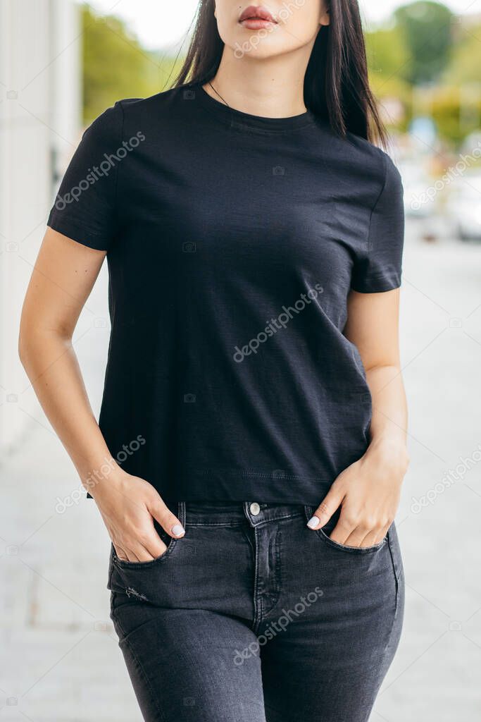 Chica con camiseta clearance