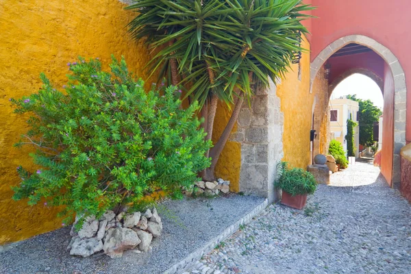 Kleine Straße in Rhodos-Stadt — Stockfoto