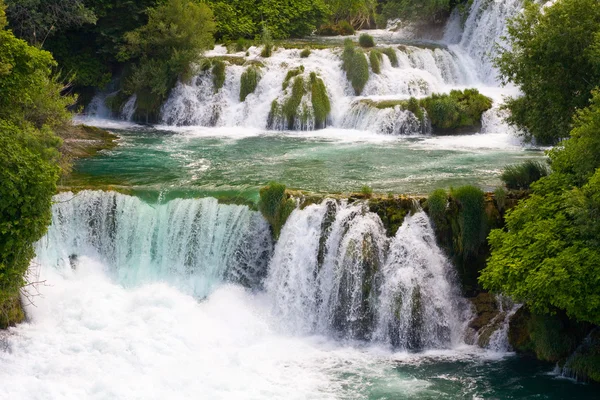 Vodopády na řece krka. Národní park, Dalmácie, Chorvatsko — Stock fotografie