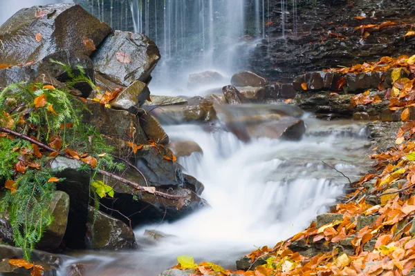 Wasserfälle verschwimmen — Stockfoto