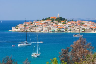 Hırvat sahil, primosten yakınlarında sibenik, Hırvatistan'ın panoramik manzarasını