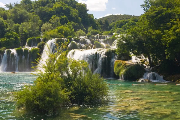 Wasserfälle auf dem Fluss Krka. Nationalpark, dalmatien, kroatien — Stockfoto