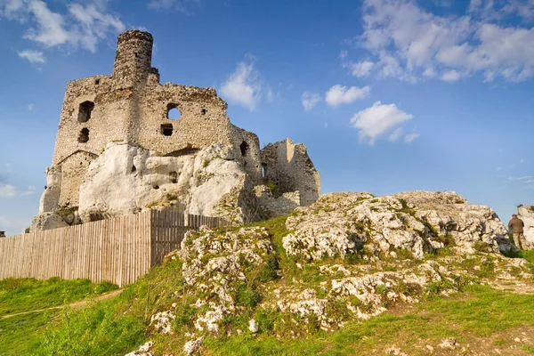 Ruiny średniowiecznego zamku mirow w Polsce — Zdjęcie stockowe