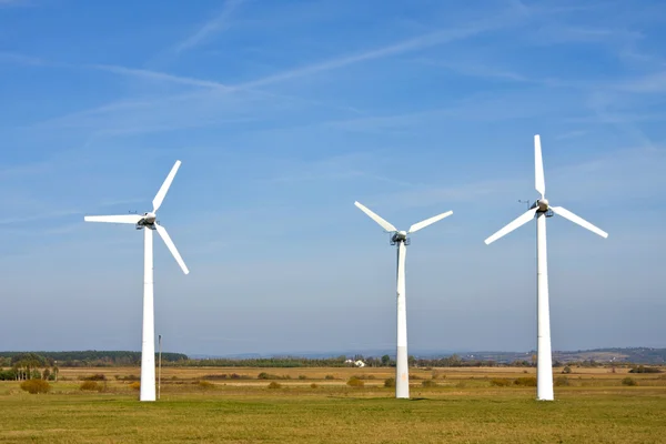 Green meadow with Wind turbines generating electricity — Stock Photo, Image