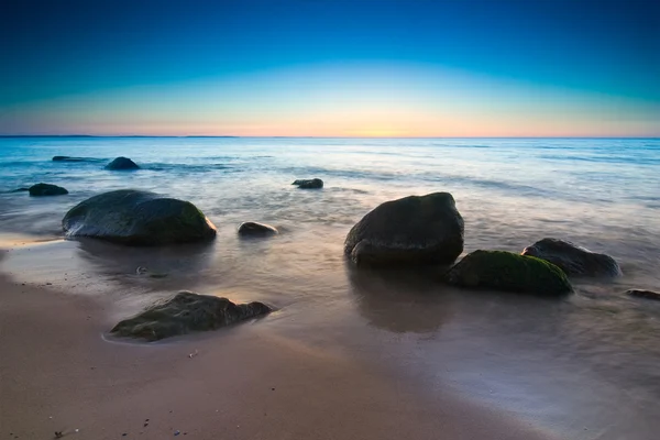 Закат на пляже — стоковое фото