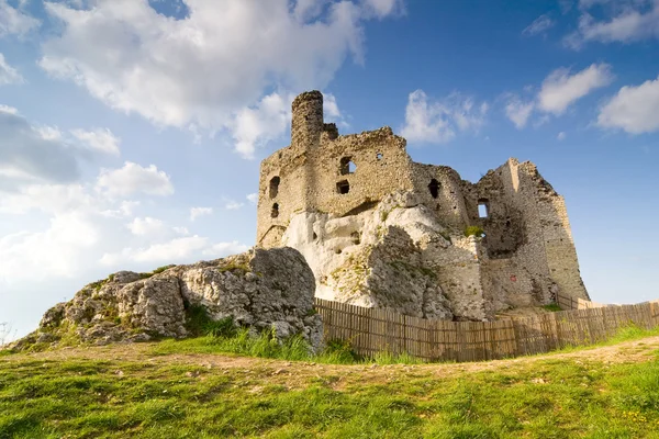 Ruines du château médiéval Mirow en Pologne — Photo