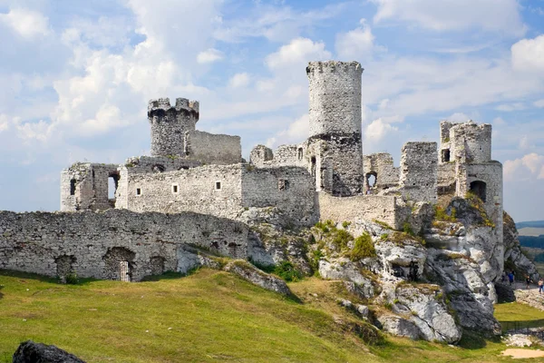 ปราสาท Ogrodzieniec, โปแลนด์ . — ภาพถ่ายสต็อก