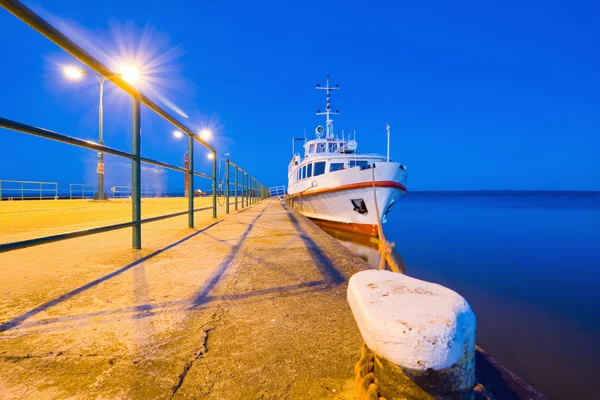 Pequeno barco de recreio — Fotografia de Stock