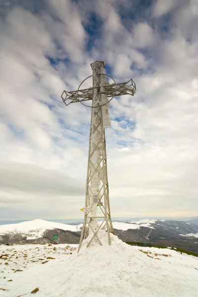 Kříž na vrcholu — Stock fotografie