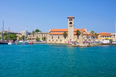 mandraki Limanı, Rodos girişinde