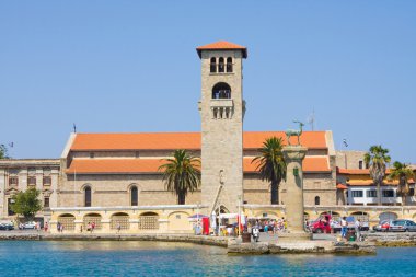 mandraki Limanı, Rodos girişinde