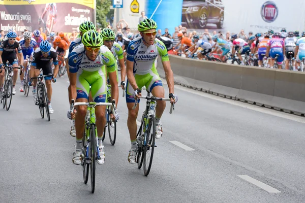 Cracovia, POLONIA - 6 de agosto: Ciclistas en la etapa 7 del Tour de Pologne el 6 de agosto de 2011 en Cracovia, Polonia. TdP forma parte del prestigioso UCI World Tour . — Foto de Stock