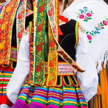 etnik kostümleri
